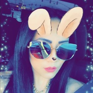 Meet your Posher, Edith